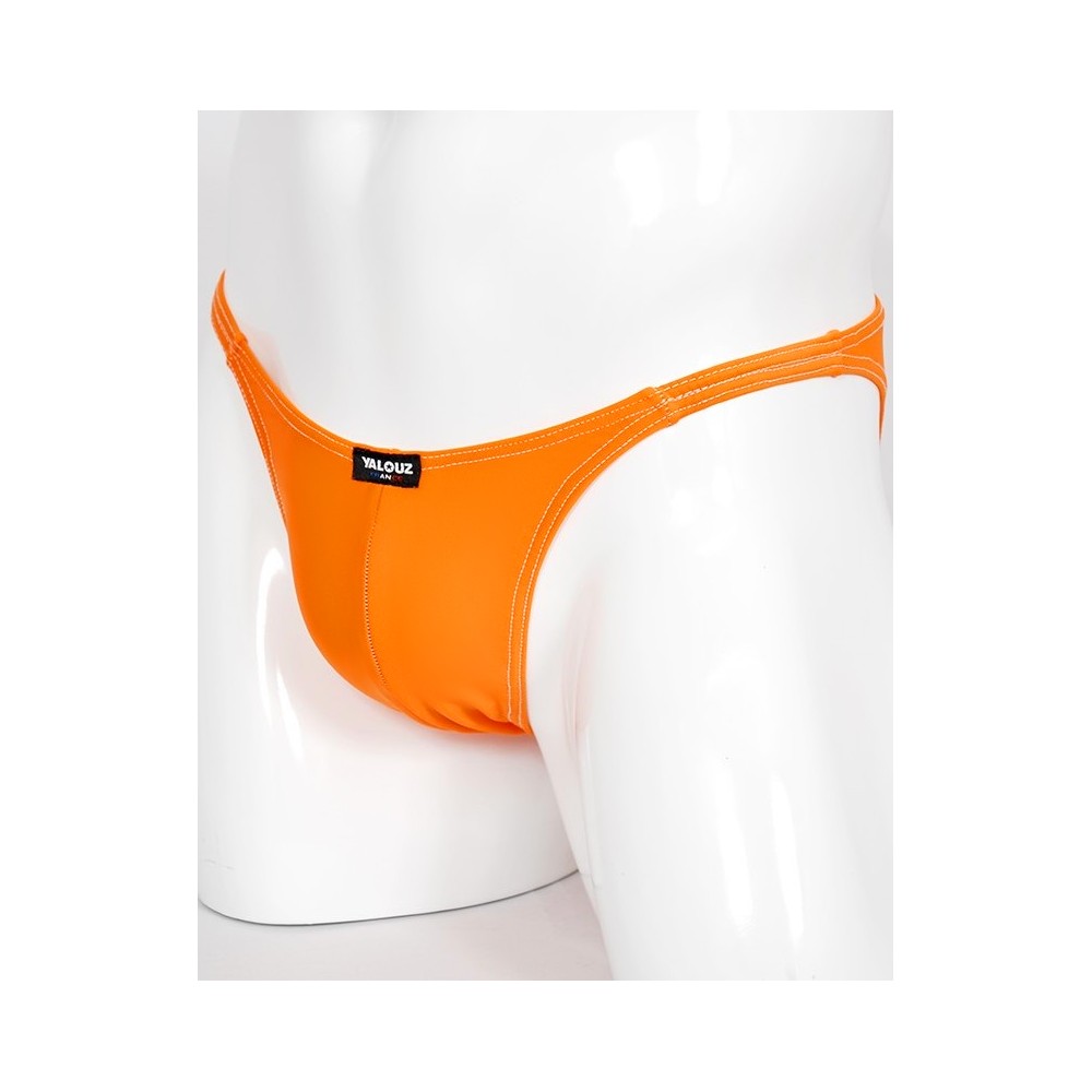 Posing maillot de bain orange lycra - vue cote