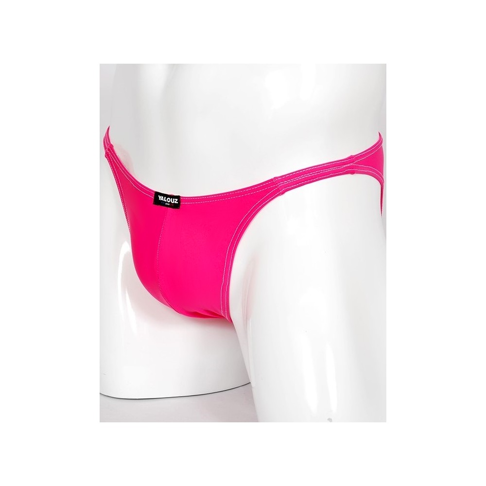 Posing maillot de bain rose pink lycra - vue cote